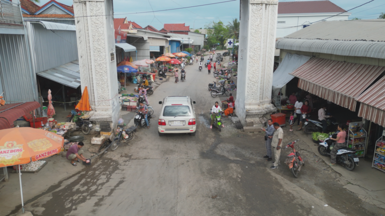 ការលក់ដូររំលោភចំណីផ្លូវយ៉ាងអនាធិបតេយ្យនៅចំណុចក្លោងទ្វារចូលរមណីយដ្ឋានស្អាងភ្នំ ធ្វើឱ្យលិខិតព្រមានរដ្ឋបាលខេត្តក្លាយជាក្រដាសទទេ ខណៈអាជ្ញាធរស្រុកហាក់សម្ងំស្ងៀម